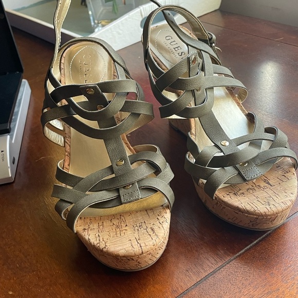 Guess wedges green size 9.5 - Picture 3 of 7